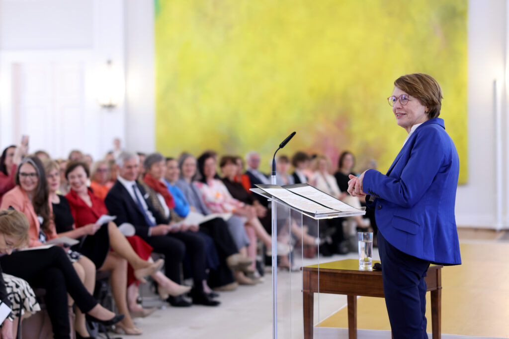 Frau Büdenbender während eines Bürgermeisterinnenempfangs im Schloss Bellevue.